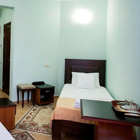 Hotel Acra Sukhumi Esterno foto