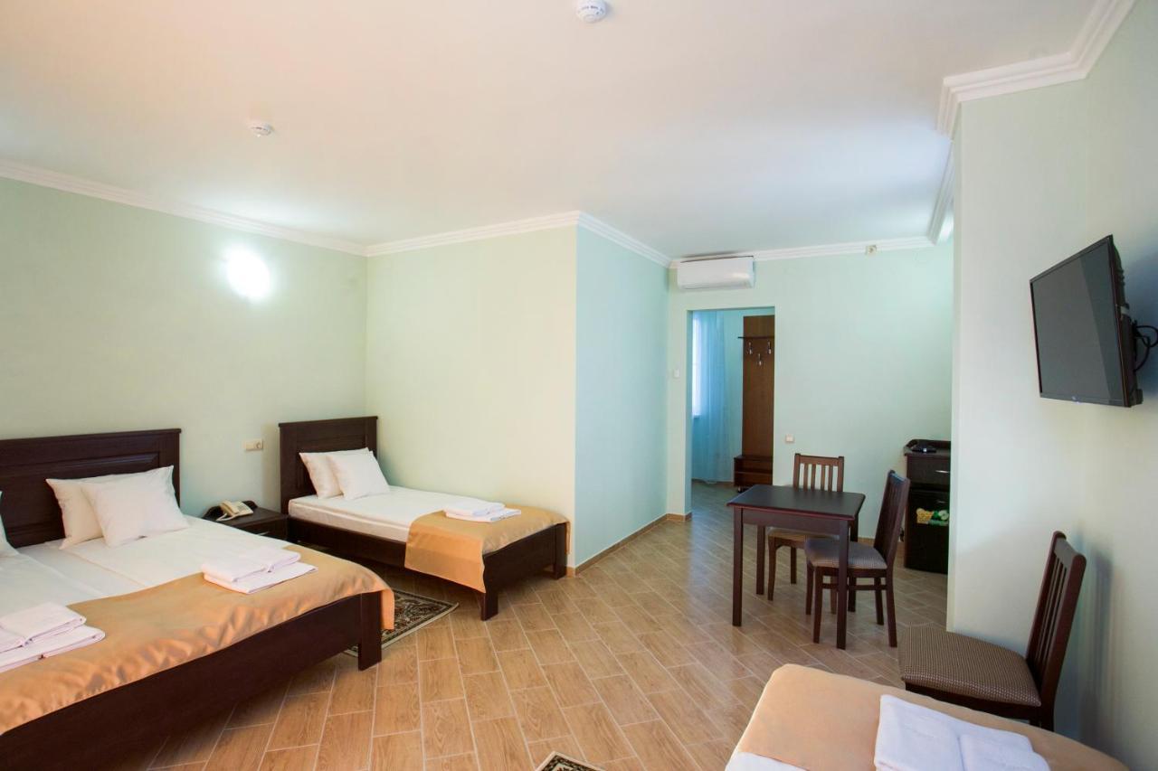 Hotel Acra Sukhumi Esterno foto