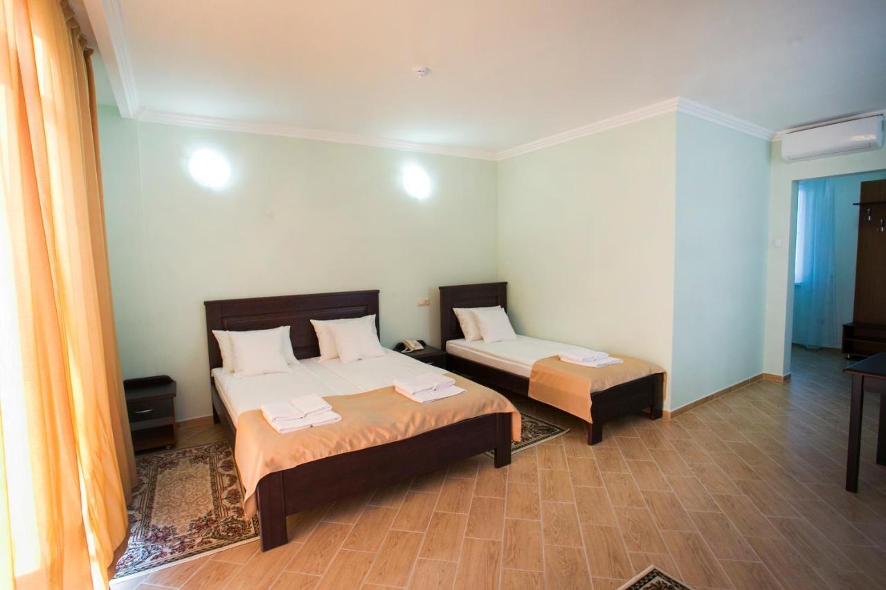 Hotel Acra Sukhumi Esterno foto