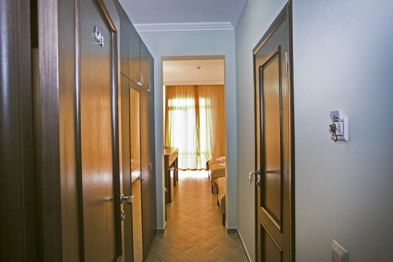 Hotel Acra Sukhumi Esterno foto