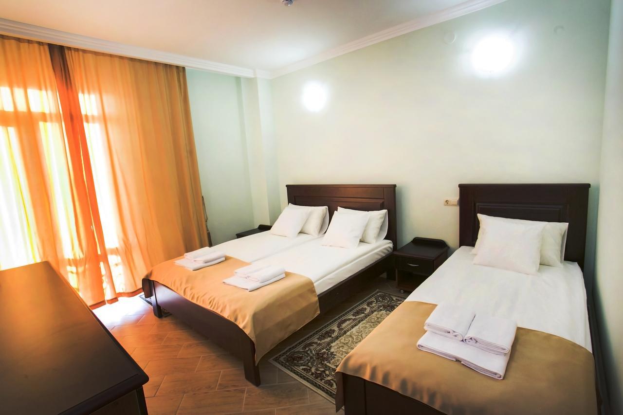 Hotel Acra Sukhumi Esterno foto