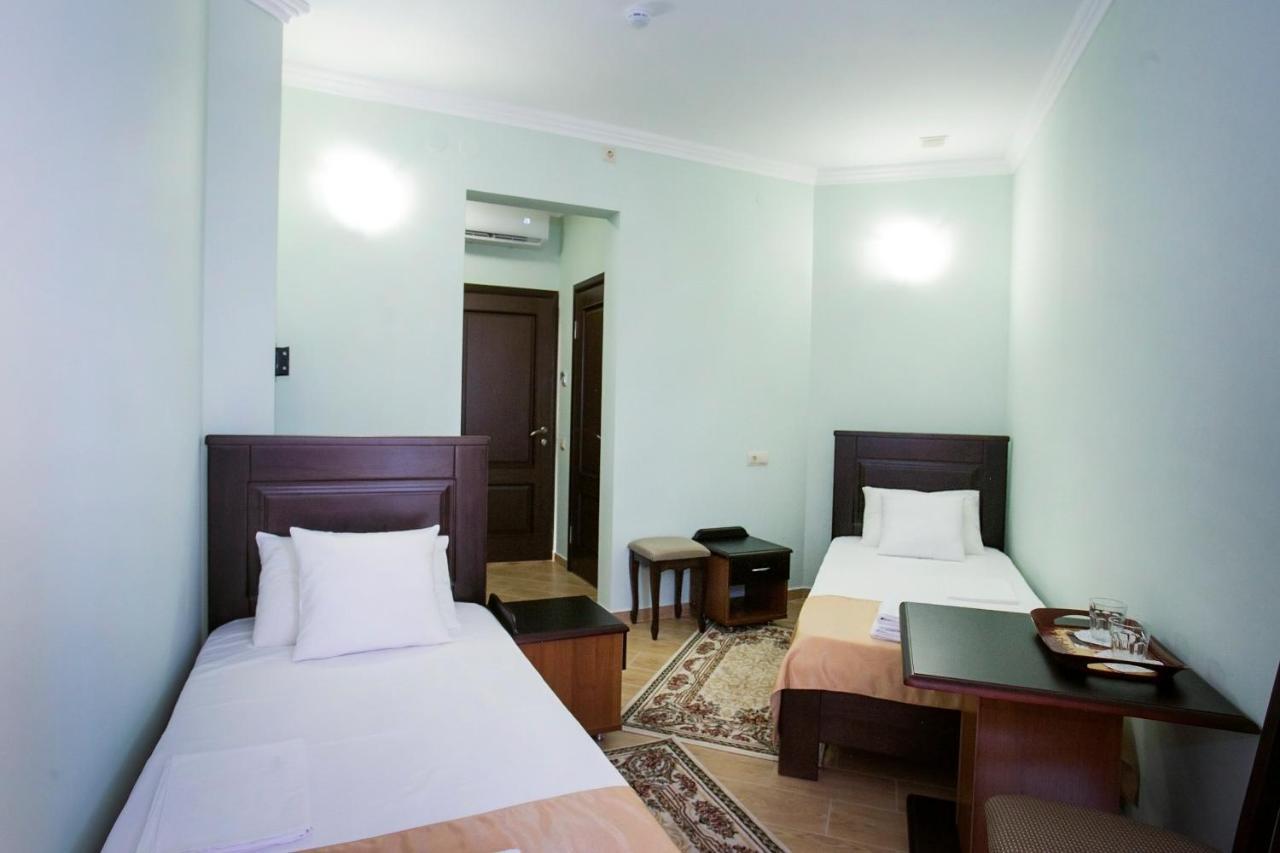 Hotel Acra Sukhumi Esterno foto
