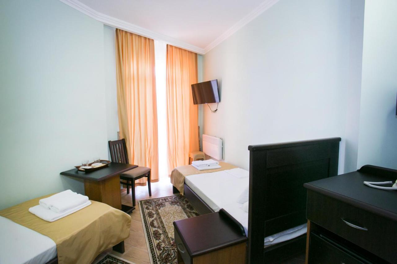 Hotel Acra Sukhumi Esterno foto
